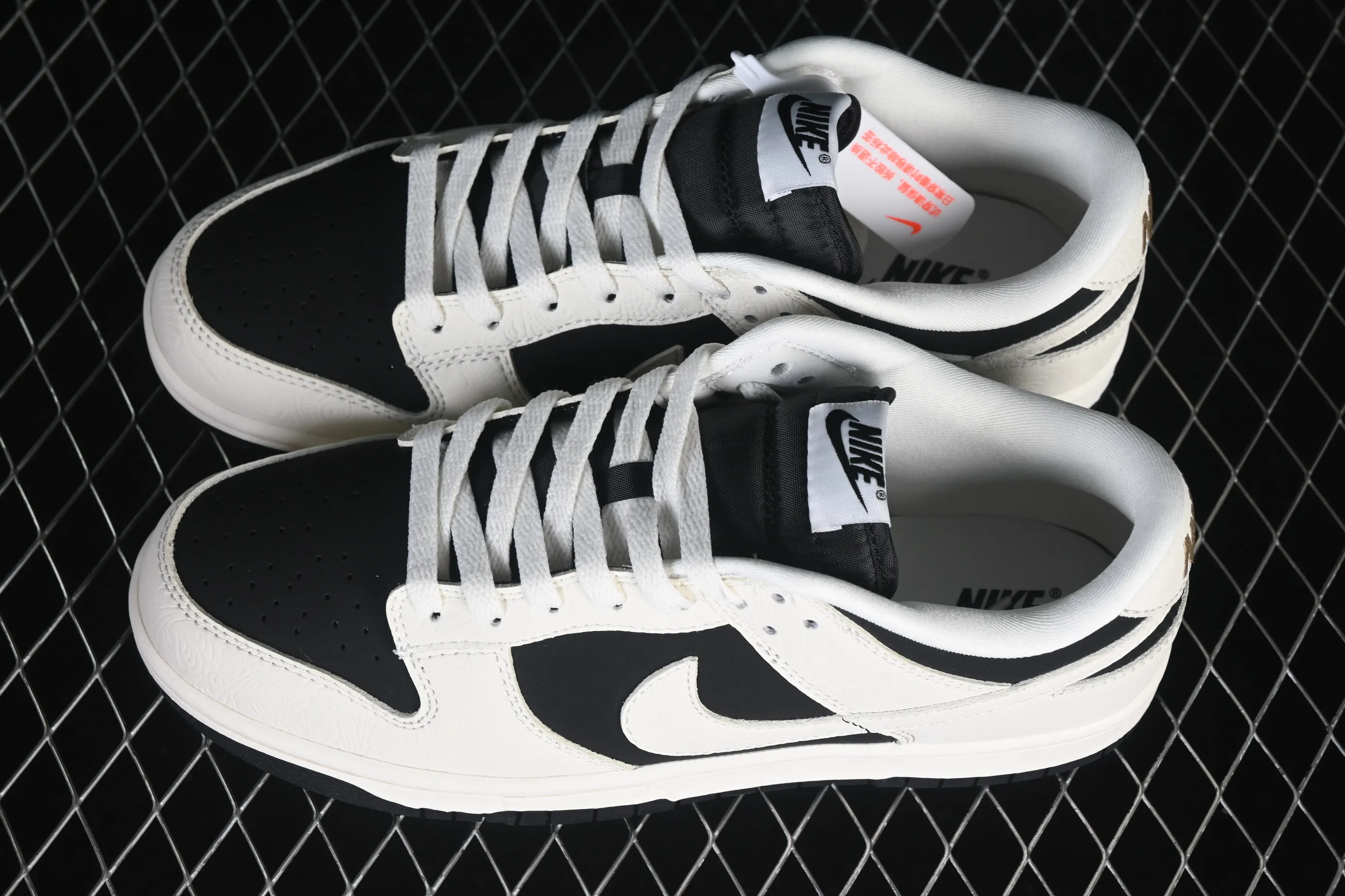 All categories Nk SB Dunk Series Nk SB Dunk Low High-end customized low-top sneakers Nike SB Dunk Low Year of the Horse limited low-top casual sneakers IF3944-001